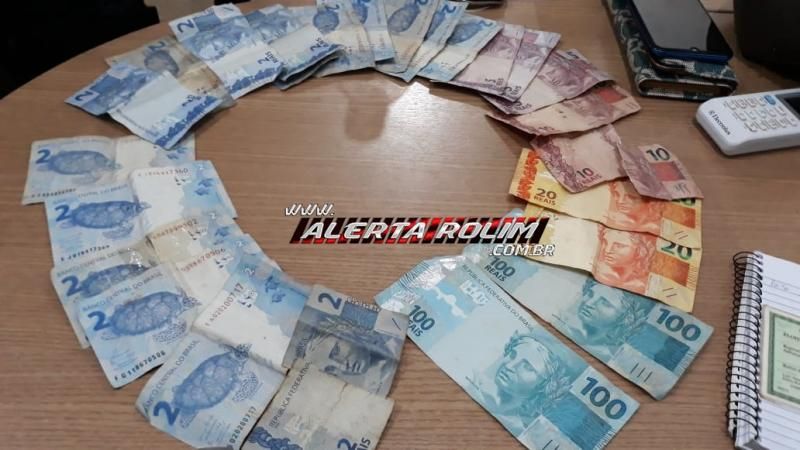 Polícia Militar e Polícia Civil estouram “Boca de Fumo” e três suspeitos de tráfico acabam presos, em Rolim de Moura - Vídeo Polícia Militar e Polícia Civil estouram “Boca de Fumo” e três suspeitos de tráfico acabam presos, em Rolim de Moura - Vídeo