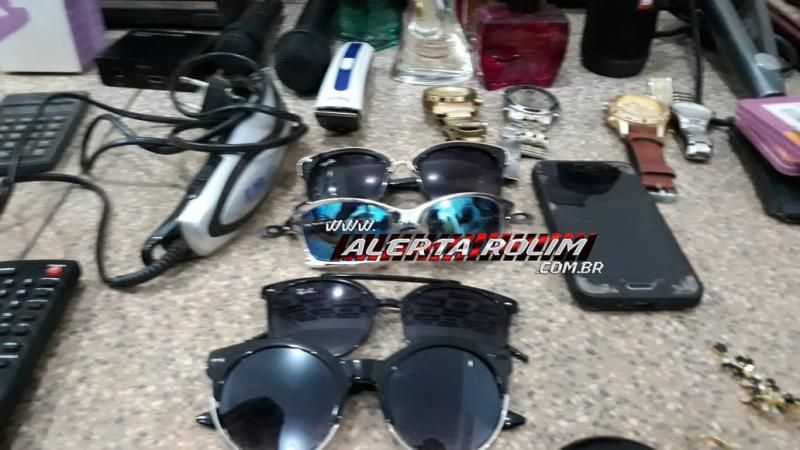 Polícia Militar e Polícia Civil estouram “Boca de Fumo” e três suspeitos de tráfico acabam presos, em Rolim de Moura - Vídeo Polícia Militar e Polícia Civil estouram “Boca de Fumo” e três suspeitos de tráfico acabam presos, em Rolim de Moura - Vídeo