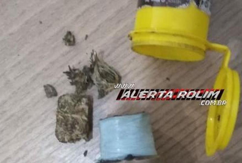 Polícia Militar e Polícia Civil estouram “Boca de Fumo” e três suspeitos de tráfico acabam presos, em Rolim de Moura - Vídeo Polícia Militar e Polícia Civil estouram “Boca de Fumo” e três suspeitos de tráfico acabam presos, em Rolim de Moura - Vídeo
