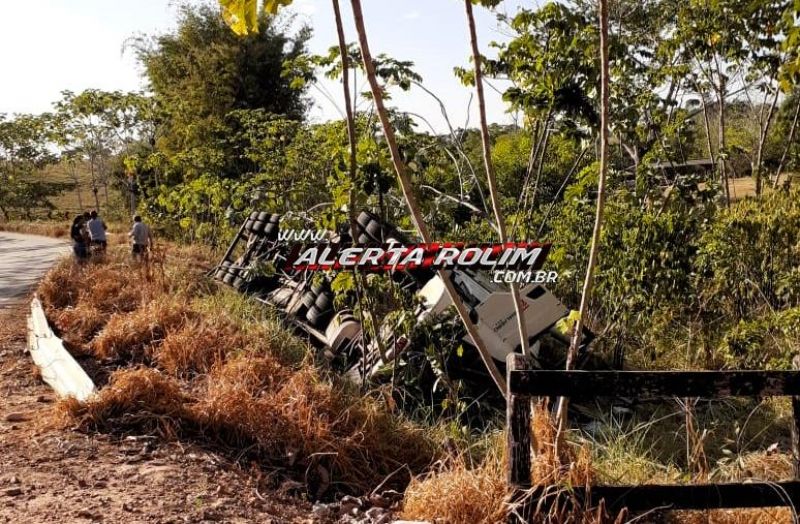 URGENTE - Caminhoneiro de Mato Grosso do Sul vem a óbito, após carreta tombar, na RO-010, em Migrantinópolis URGENTE - Caminhoneiro de Mato Grosso do Sul vem a óbito, após carreta tombar, na RO-010, em Migrantinópolis