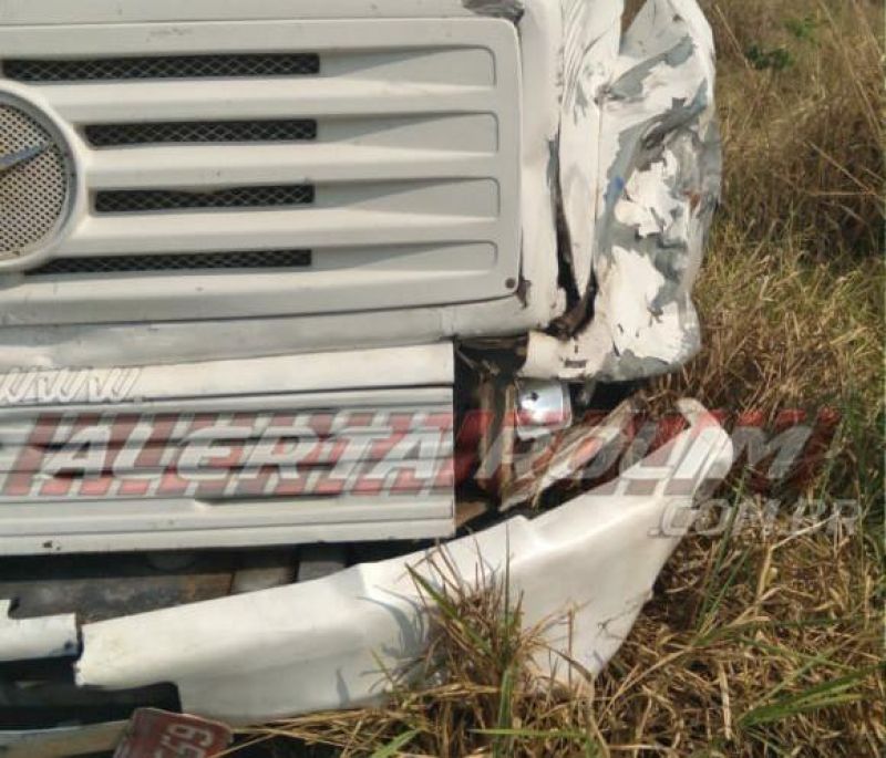 URGENTE - Motociclista morre ao se chocar frontalmente contra caminhão baú na RO-383, em Rolim de Moura URGENTE - Motociclista morre ao se chocar frontalmente contra caminhão baú na RO-383, em Rolim de Moura