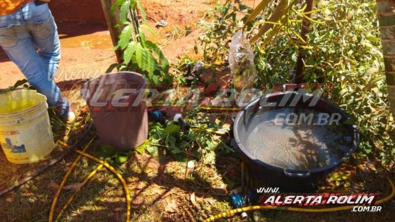 Utilizando baldes com água, Bombeiros controlam incêndio e evitam que duas residências fossem completamente destruídas pelo fogo, em Alto Alegre dos Parecis Utilizando baldes com água, Bombeiros controlam incêndio e evitam que duas residências fossem completamente destruídas pelo fogo, em Alto Alegre dos Parecis