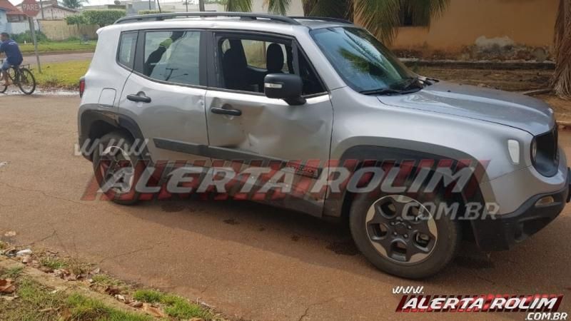 Acidente de trânsito é registrado no cruzamento da Avenida Goiânia com Rua Guaporé em Rolim de Moura Acidente de trânsito é registrado no cruzamento da Avenida Goiânia com Rua Guaporé em Rolim de Moura