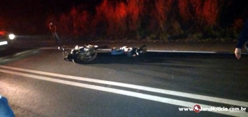 Acidente entre motocicletas deixa duas vítimas fatais na BR-364, em Jaru Acidente entre motocicletas deixa duas vítimas fatais na BR-364, em Jaru