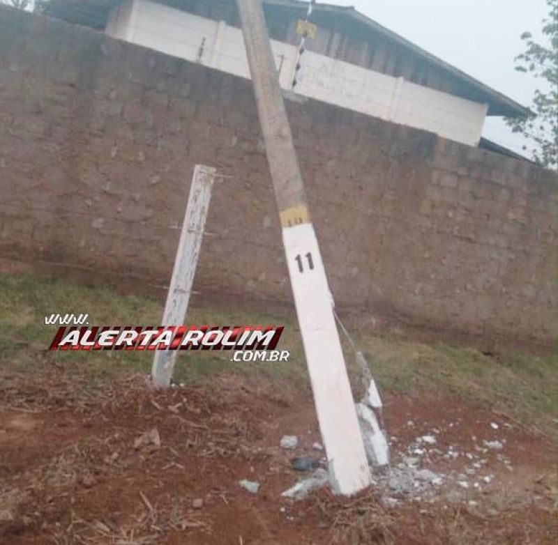 Após bater em poste, motorista foge do local e deixa para-choque com placa do veículo para trás, em Rolim de Moura Após bater em poste, motorista foge do local e deixa para-choque com placa do veículo para trás, em Rolim de Moura