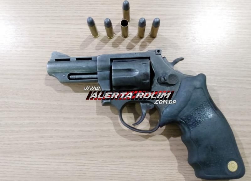 Após tentativa de fuga, homem acaba preso pela Polícia Militar em Migrantinópolis com arma de fogo e munições Após tentativa de fuga, homem acaba preso pela Polícia Militar em Migrantinópolis com arma de fogo e munições