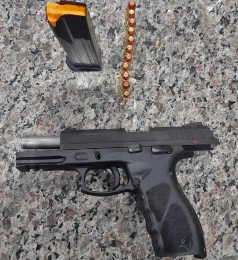 Armas de fogo e munições são apreendidas pela Polícia Militar, durante Operação Paz no Campo Armas de fogo e munições são apreendidas pela Polícia Militar, durante Operação Paz no Campo