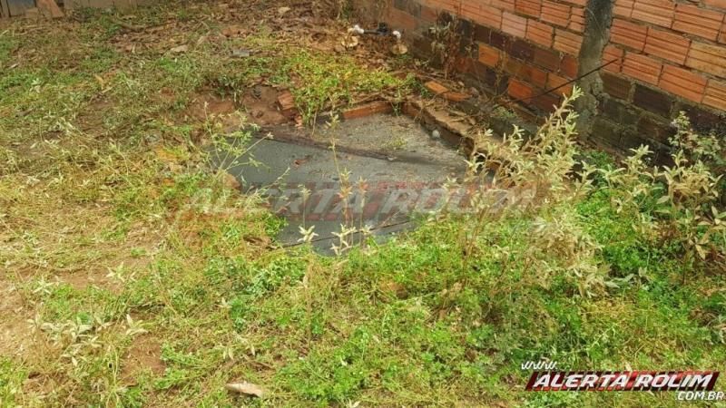 Bombeiros resgatam cavalo de dentro de fossa no bairro boa esperança em Rolim de Moura Bombeiros resgatam cavalo de dentro de fossa no bairro boa esperança em Rolim de Moura