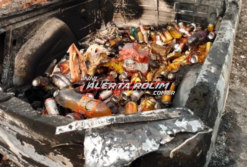 Caminhonete carregada com bebidas é encontrada totalmente queimada na margem da RO-010 com a Linha 138, Zona Rural de Nova Brasilândia Caminhonete carregada com bebidas é encontrada totalmente queimada na margem da RO-010 com a Linha 138, Zona Rural de Nova Brasilândia