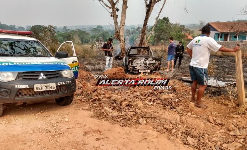 Caminhonete carregada com bebidas é encontrada totalmente queimada na margem da RO-010 com a Linha 138, Zona Rural de Nova Brasilândia Caminhonete carregada com bebidas é encontrada totalmente queimada na margem da RO-010 com a Linha 138, Zona Rural de Nova Brasilândia