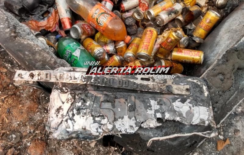 Caminhonete carregada com bebidas é encontrada totalmente queimada na margem da RO-010 com a Linha 138, Zona Rural de Nova Brasilândia Caminhonete carregada com bebidas é encontrada totalmente queimada na margem da RO-010 com a Linha 138, Zona Rural de Nova Brasilândia