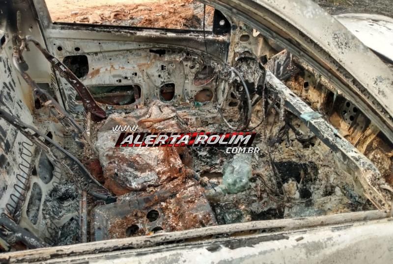 Caminhonete carregada com bebidas é encontrada totalmente queimada na margem da RO-010 com a Linha 138, Zona Rural de Nova Brasilândia Caminhonete carregada com bebidas é encontrada totalmente queimada na margem da RO-010 com a Linha 138, Zona Rural de Nova Brasilândia