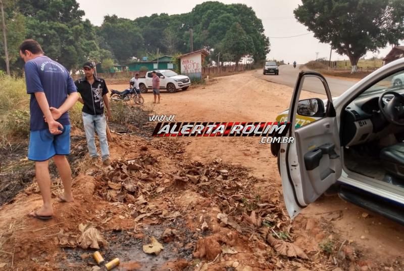 Caminhonete carregada com bebidas é encontrada totalmente queimada na margem da RO-010 com a Linha 138, Zona Rural de Nova Brasilândia Caminhonete carregada com bebidas é encontrada totalmente queimada na margem da RO-010 com a Linha 138, Zona Rural de Nova Brasilândia