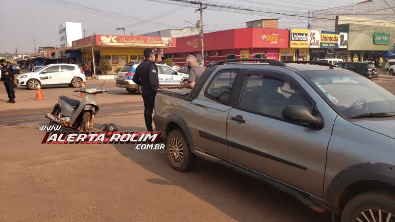 Colisão entre carro e moto é registrada nesta manhã, em Rolim de Moura Colisão entre carro e moto é registrada nesta manhã, em Rolim de Moura