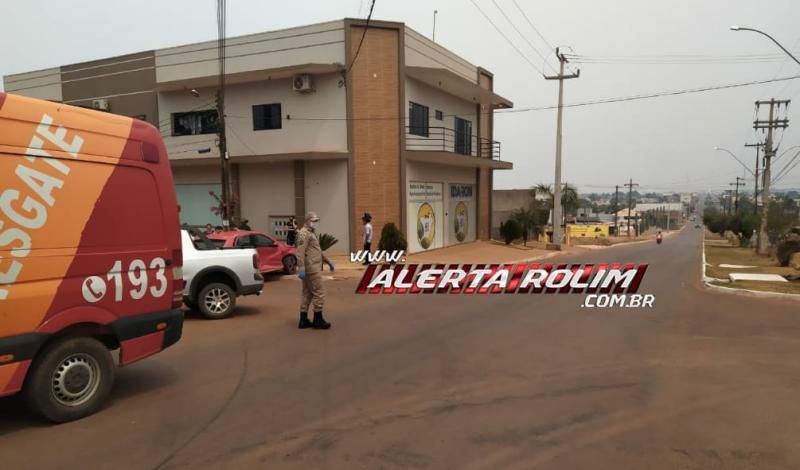 Colisão entre dois carros é registrada em cruzamento, na cidade de Rolim de Moura Colisão entre dois carros é registrada em cruzamento, na cidade de Rolim de Moura