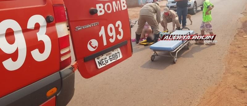 Criança é atropelada por moto enquanto andava de bicicleta pela Avenida São Paulo, em Rolim de Moura Criança é atropelada por moto enquanto andava de bicicleta pela Avenida São Paulo, em Rolim de Moura