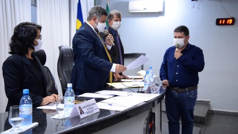 Fabrício Melo assume a prefeitura de Rolim de Moura Fabrício Melo assume a prefeitura de Rolim de Moura