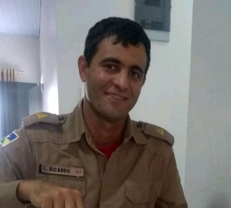 HERÓI - Bombeiro Militar de folga arrisca a vida e resgata vítimas de acidente com carro em chamas, em RO HERÓI - Bombeiro Militar de folga arrisca a vida e resgata vítimas de acidente com carro em chamas, em RO