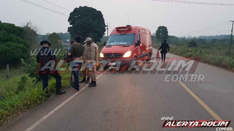 Motociclista sofre queda após sair fora da pista na RO-010 em Rolim de Moura Motociclista sofre queda após sair fora da pista na RO-010 em Rolim de Moura
