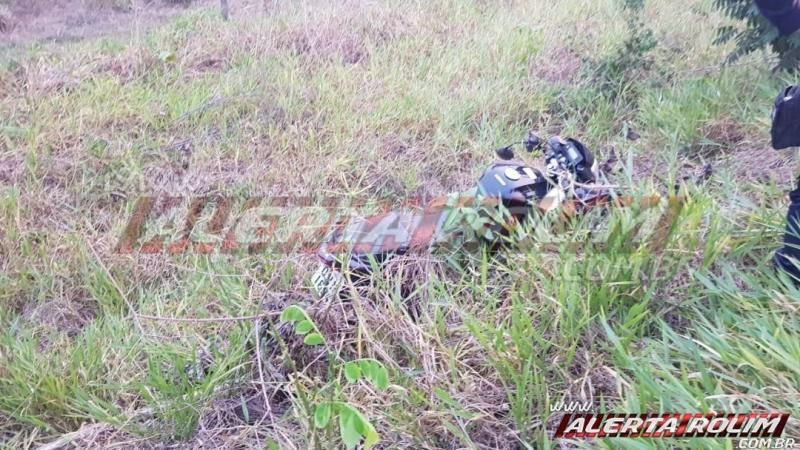 Motociclista sofre queda após sair fora da pista na RO-010 em Rolim de Moura Motociclista sofre queda após sair fora da pista na RO-010 em Rolim de Moura