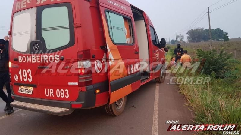 Motociclista sofre queda após sair fora da pista na RO-010 em Rolim de Moura Motociclista sofre queda após sair fora da pista na RO-010 em Rolim de Moura