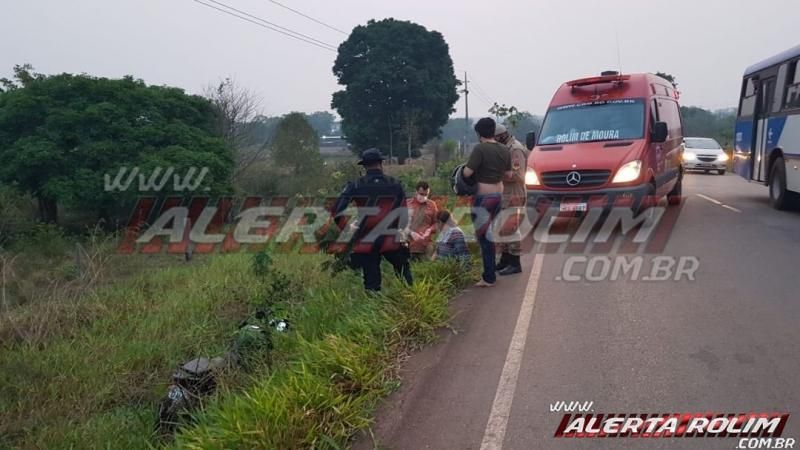 Motociclista sofre queda após sair fora da pista na RO-010 em Rolim de Moura Motociclista sofre queda após sair fora da pista na RO-010 em Rolim de Moura