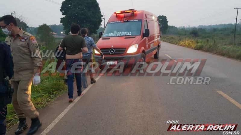 Motociclista sofre queda após sair fora da pista na RO-010 em Rolim de Moura Motociclista sofre queda após sair fora da pista na RO-010 em Rolim de Moura