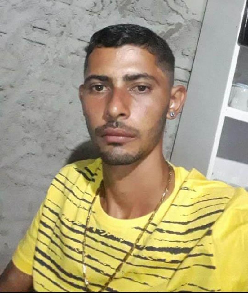 Mulher é morta a golpes de canivete pelo ex-marido, em Cerejeiras Mulher é morta a golpes de canivete pelo ex-marido, em Cerejeiras