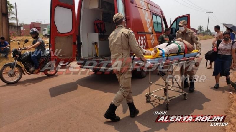 Mulher sofre fratura durante acidente de trânsito entre duas motos na Rua Parnaíba, em Rolim de Moura Mulher sofre fratura durante acidente de trânsito entre duas motos na Rua Parnaíba, em Rolim de Moura