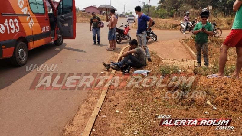 Mulher sofre fratura durante acidente de trânsito entre duas motos na Rua Parnaíba, em Rolim de Moura Mulher sofre fratura durante acidente de trânsito entre duas motos na Rua Parnaíba, em Rolim de Moura