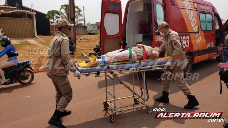 Mulher sofre fratura durante acidente de trânsito entre duas motos na Rua Parnaíba, em Rolim de Moura Mulher sofre fratura durante acidente de trânsito entre duas motos na Rua Parnaíba, em Rolim de Moura