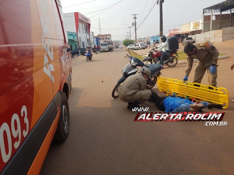 Mulher sofre fratura em uma das pernas em acidente de trânsito na Avenida Norte Sul, em Rolim de Moura Mulher sofre fratura em uma das pernas em acidente de trânsito na Avenida Norte Sul, em Rolim de Moura