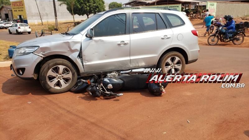 Pai e filho são socorridos pelos bombeiros após acidente de trânsito no Bairro Cidade Alta, em Rolim de Moura Pai e filho são socorridos pelos bombeiros após acidente de trânsito no Bairro Cidade Alta, em Rolim de Moura