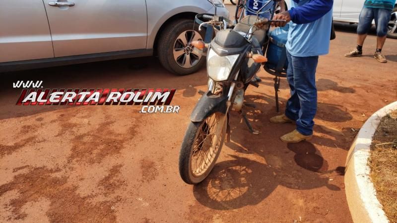 Pai e filho são socorridos pelos bombeiros após acidente de trânsito no Bairro Cidade Alta, em Rolim de Moura Pai e filho são socorridos pelos bombeiros após acidente de trânsito no Bairro Cidade Alta, em Rolim de Moura