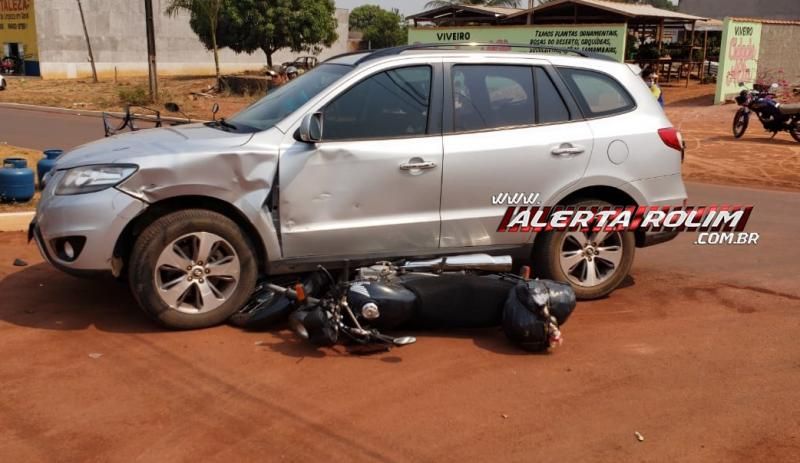 Pai e filho são socorridos pelos bombeiros após acidente de trânsito no Bairro Cidade Alta, em Rolim de Moura Pai e filho são socorridos pelos bombeiros após acidente de trânsito no Bairro Cidade Alta, em Rolim de Moura