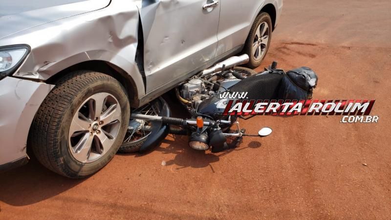 Pai e filho são socorridos pelos bombeiros após acidente de trânsito no Bairro Cidade Alta, em Rolim de Moura Pai e filho são socorridos pelos bombeiros após acidente de trânsito no Bairro Cidade Alta, em Rolim de Moura