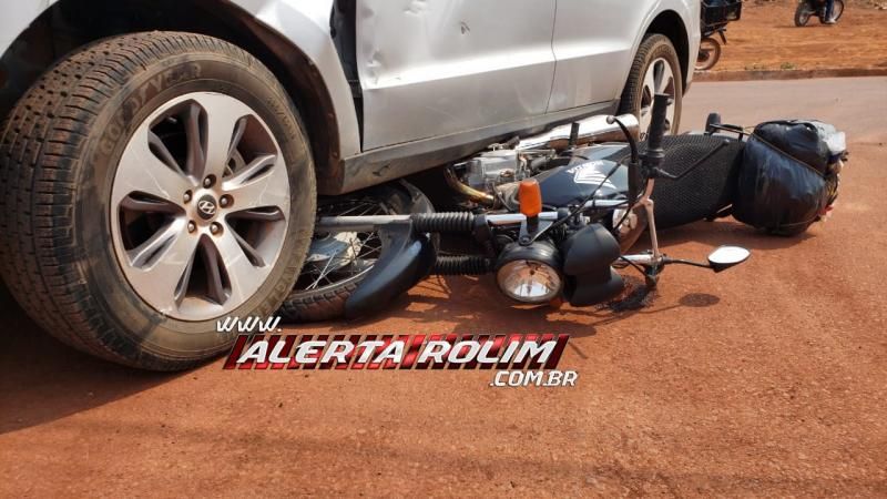 Pai e filho são socorridos pelos bombeiros após acidente de trânsito no Bairro Cidade Alta, em Rolim de Moura Pai e filho são socorridos pelos bombeiros após acidente de trânsito no Bairro Cidade Alta, em Rolim de Moura