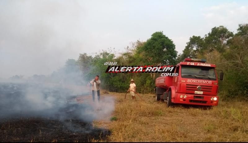 PM, BM e moradores controlam incêndio que destruiu vários alqueires de pastagem na área rural de Nova Estrela PM, BM e moradores controlam incêndio que destruiu vários alqueires de pastagem na área rural de Nova Estrela