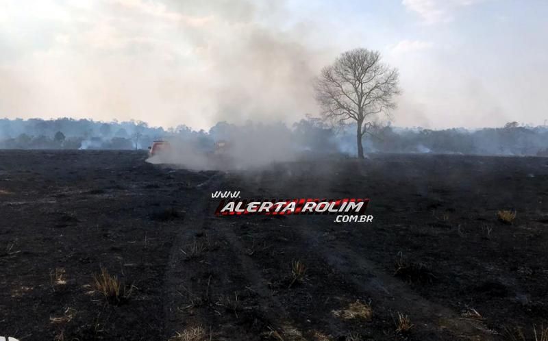 PM, BM e moradores controlam incêndio que destruiu vários alqueires de pastagem na área rural de Nova Estrela PM, BM e moradores controlam incêndio que destruiu vários alqueires de pastagem na área rural de Nova Estrela