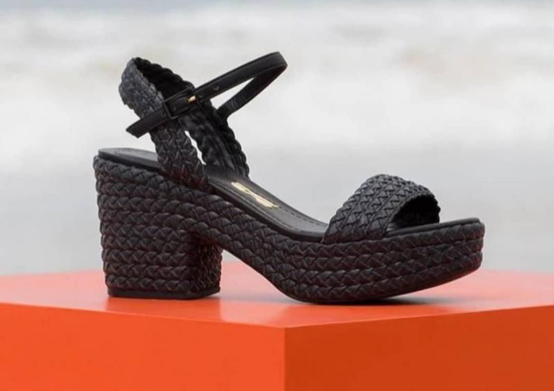 Promoção Calçados Santa Lolla com até 50% de desconto na Fascínio Modas Promoção Calçados Santa Lolla com até 50% de desconto na Fascínio Modas