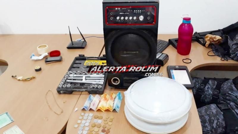 Suspeito de tráfico de drogas é preso pela Polícia Militar e Polícia Civil, no Bairro Beira Rio, em Rolim de Moura Suspeito de tráfico de drogas é preso pela Polícia Militar e Polícia Civil, no Bairro Beira Rio, em Rolim de Moura
