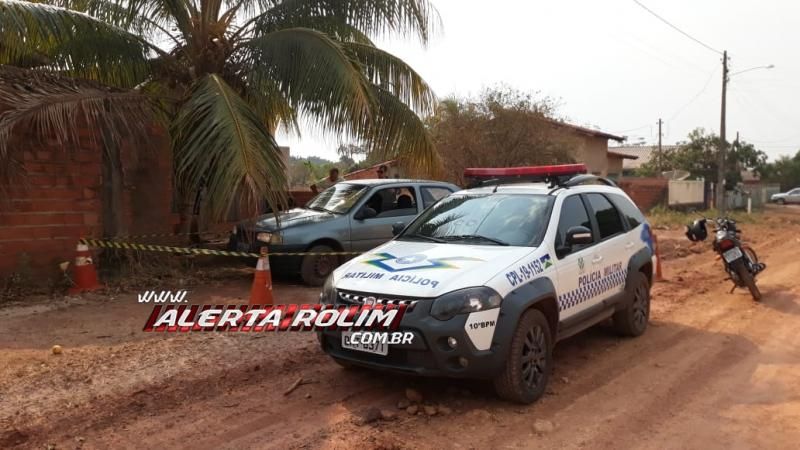 URGENTE - Veículo roubado após pouso forçado de avião e utilizado na fuga dos criminosos foi encontrado pela PM, abandonado em Rolim de Moura URGENTE - Veículo roubado após pouso forçado de avião e utilizado na fuga dos criminosos foi encontrado pela PM, abandonado em Rolim de Moura