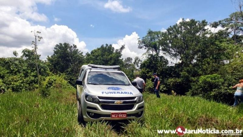 Adolescente é executado com dois tiros, em Jaru Adolescente é executado com dois tiros, em Jaru