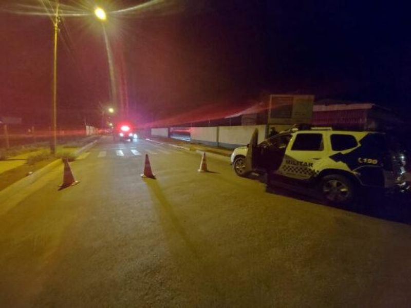 Após roubar moto e trocar tiros com a PM, criminoso acaba morto, em Vilhena Após roubar moto e trocar tiros com a PM, criminoso acaba morto, em Vilhena