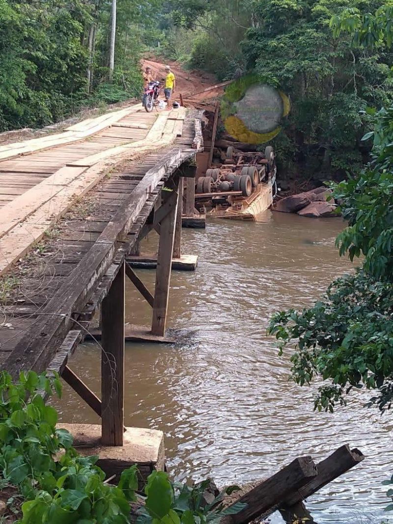 Caminhão cai na ponte da ponte da Milene, em Alta Floresta Caminhão cai na ponte da ponte da Milene, em Alta Floresta