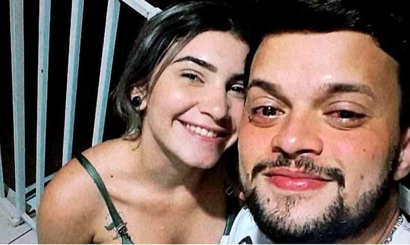 Casal morre ao bater em árvore enquanto fugia da PM, em Porto Velho Casal morre ao bater em árvore enquanto fugia da PM, em Porto Velho