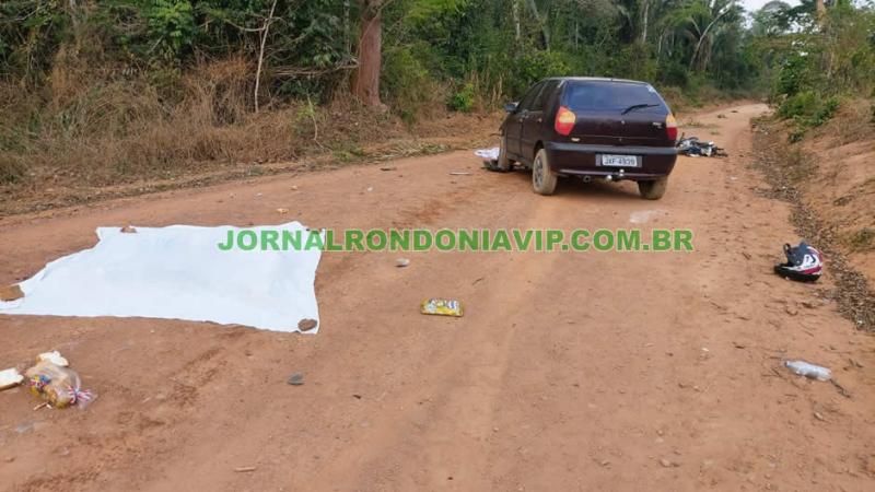 Colisão frontal entre carro e moto deixa dois mortos na zona rural de Monte Negro Colisão frontal entre carro e moto deixa dois mortos na zona rural de Monte Negro