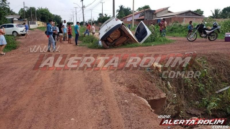 Condutor de carro trafegando na contramão de direção atinge outro veículo no bairro Planalto, em Rolim de Moura Condutor de carro trafegando na contramão de direção atinge outro veículo no bairro Planalto, em Rolim de Moura