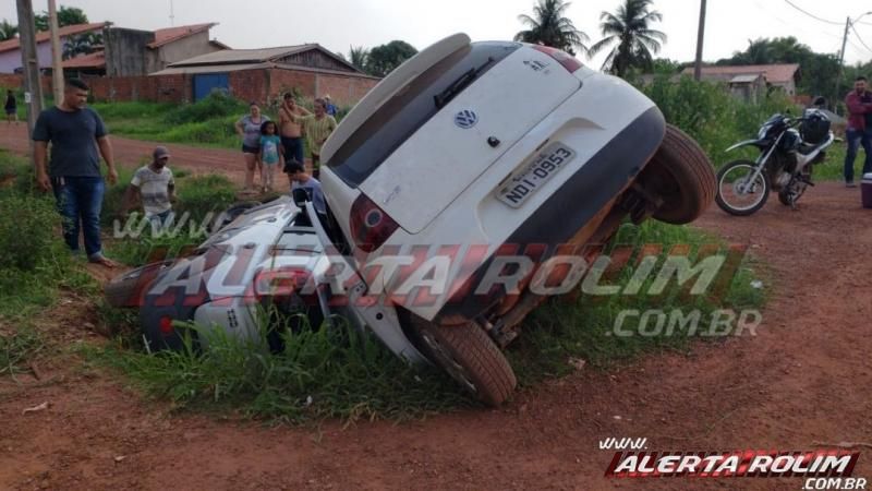 Condutor de carro trafegando na contramão de direção atinge outro veículo no bairro Planalto, em Rolim de Moura Condutor de carro trafegando na contramão de direção atinge outro veículo no bairro Planalto, em Rolim de Moura