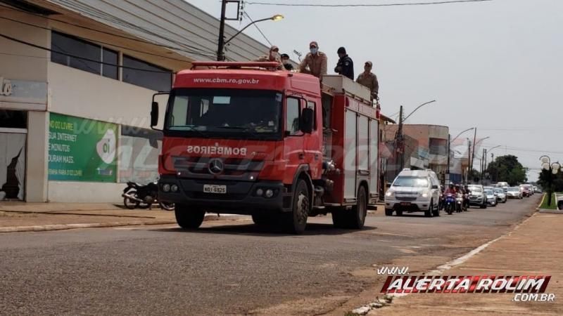 Cortejo fúnebre do Policial Militar da Reserva, José Carlos de Moura, em Rolim de Moura – Vídeo Cortejo fúnebre do Policial Militar da Reserva, José Carlos de Moura, em Rolim de Moura – Vídeo
